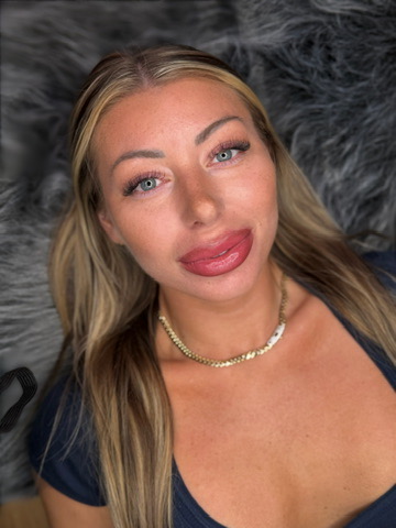 Ombré lips permanent makeup — dimensional gradient lip blush at The Brow Babes, Louisville KY